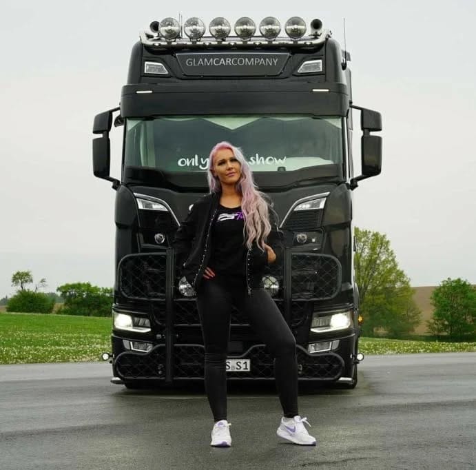 Post 1 by Trucker Babes on Instagram (image)