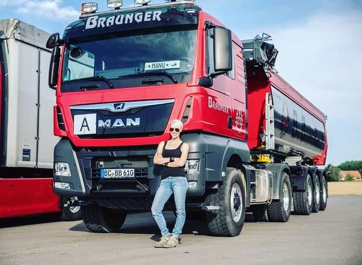 Post 9 by Trucker Babes on Instagram (image)