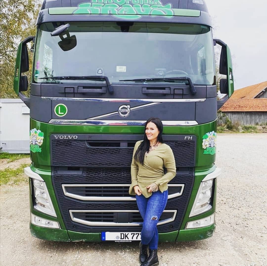 Post 4 by Trucker Babes on Instagram (image)