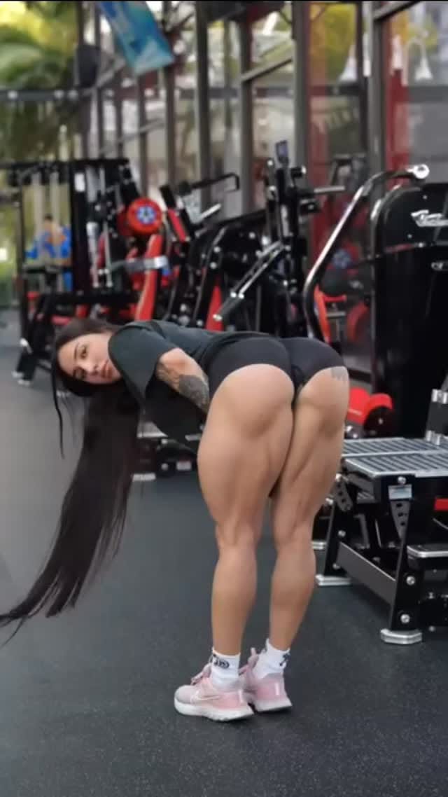 Post 5 by Home Workout 🌐 on Instagram (video)