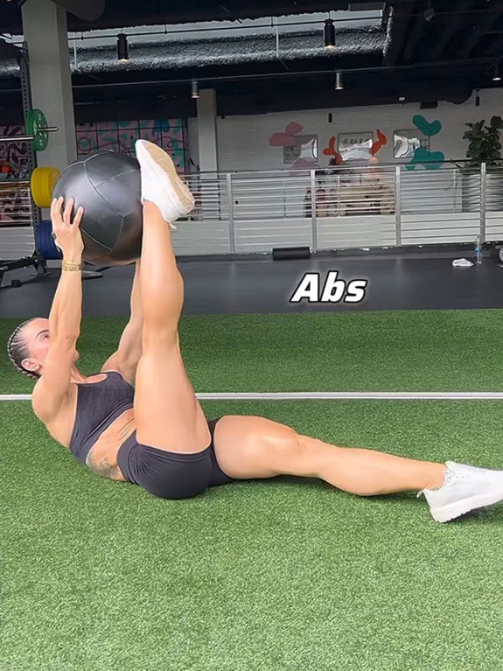 Post 4 by Home Workout 🌐 on Instagram (carousel)