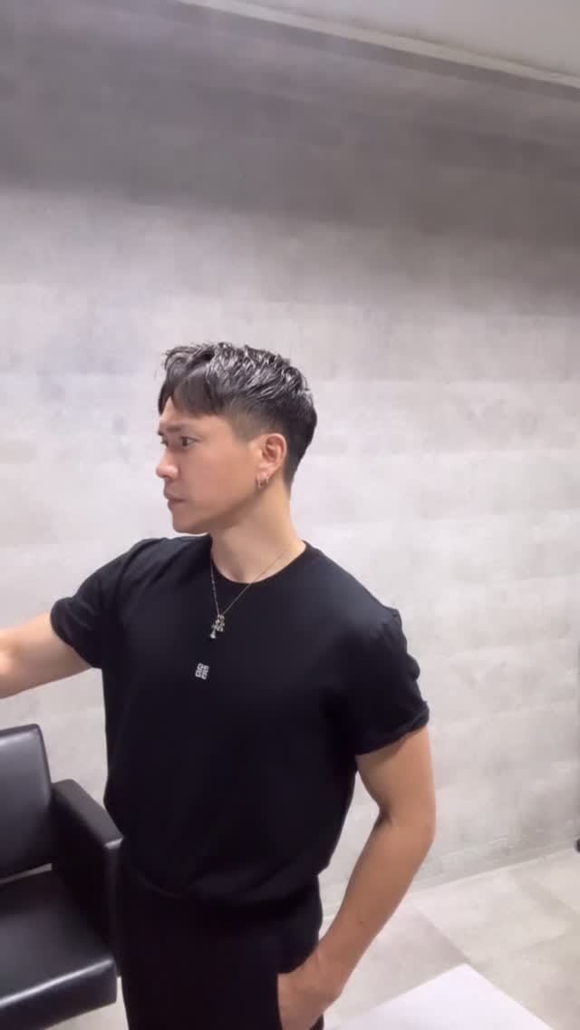 Post 7 by L'wis 朝長祐介 渋谷 福岡 美容師 髪質改善 ボブ レイヤーカット ヘアカラー ブリーチ on Instagram (video)