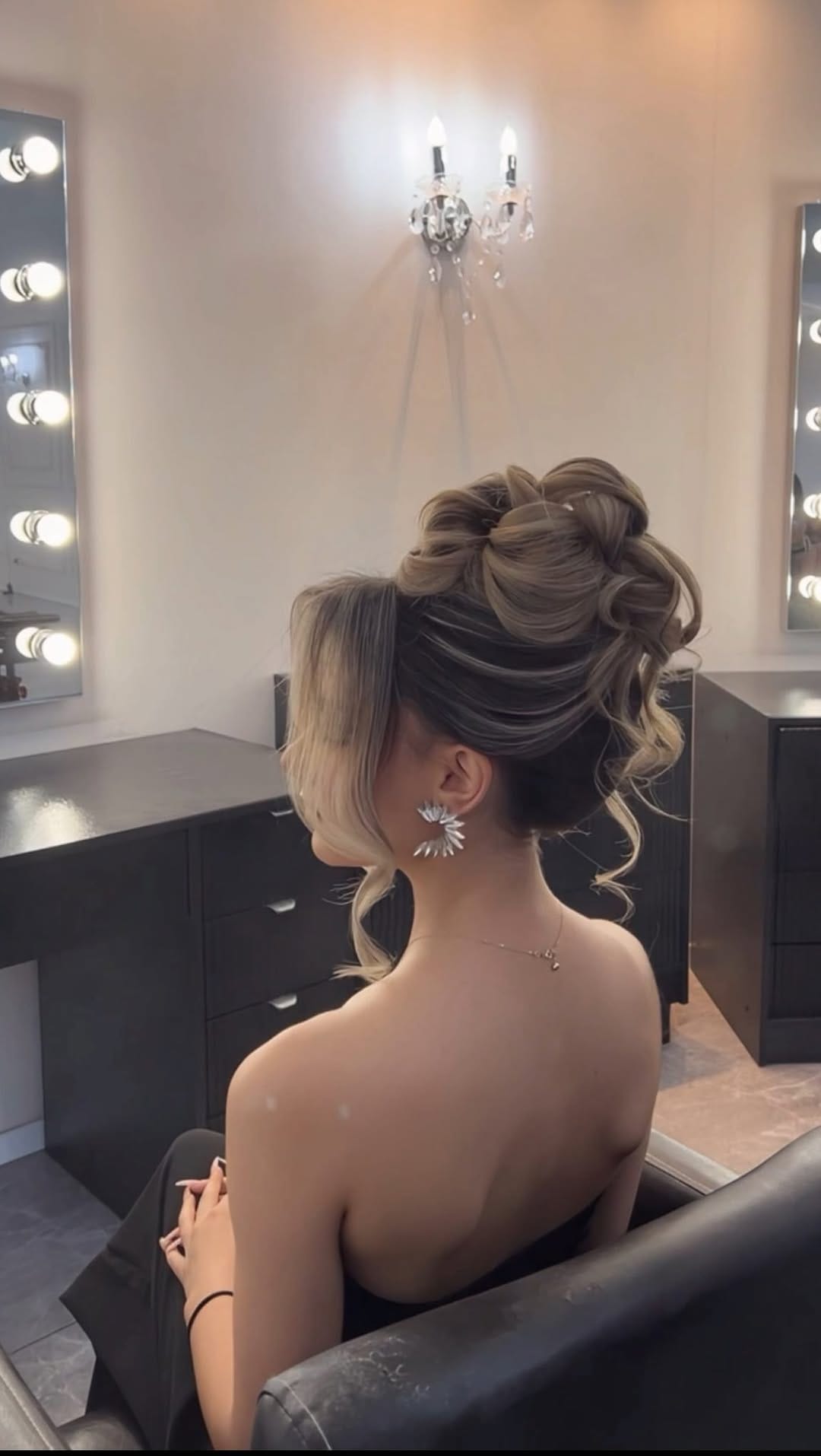 Post 9 by 𝐇𝐚𝐢𝐫&𝐌𝐚𝐤𝐞𝐮𝐩 𝐒𝐭𝐮𝐝𝐢𝐨 𝐊𝐈𝐁𝐀𝐑 𝐃𝐎𝐑𝐔𝐋 on Instagram (video)