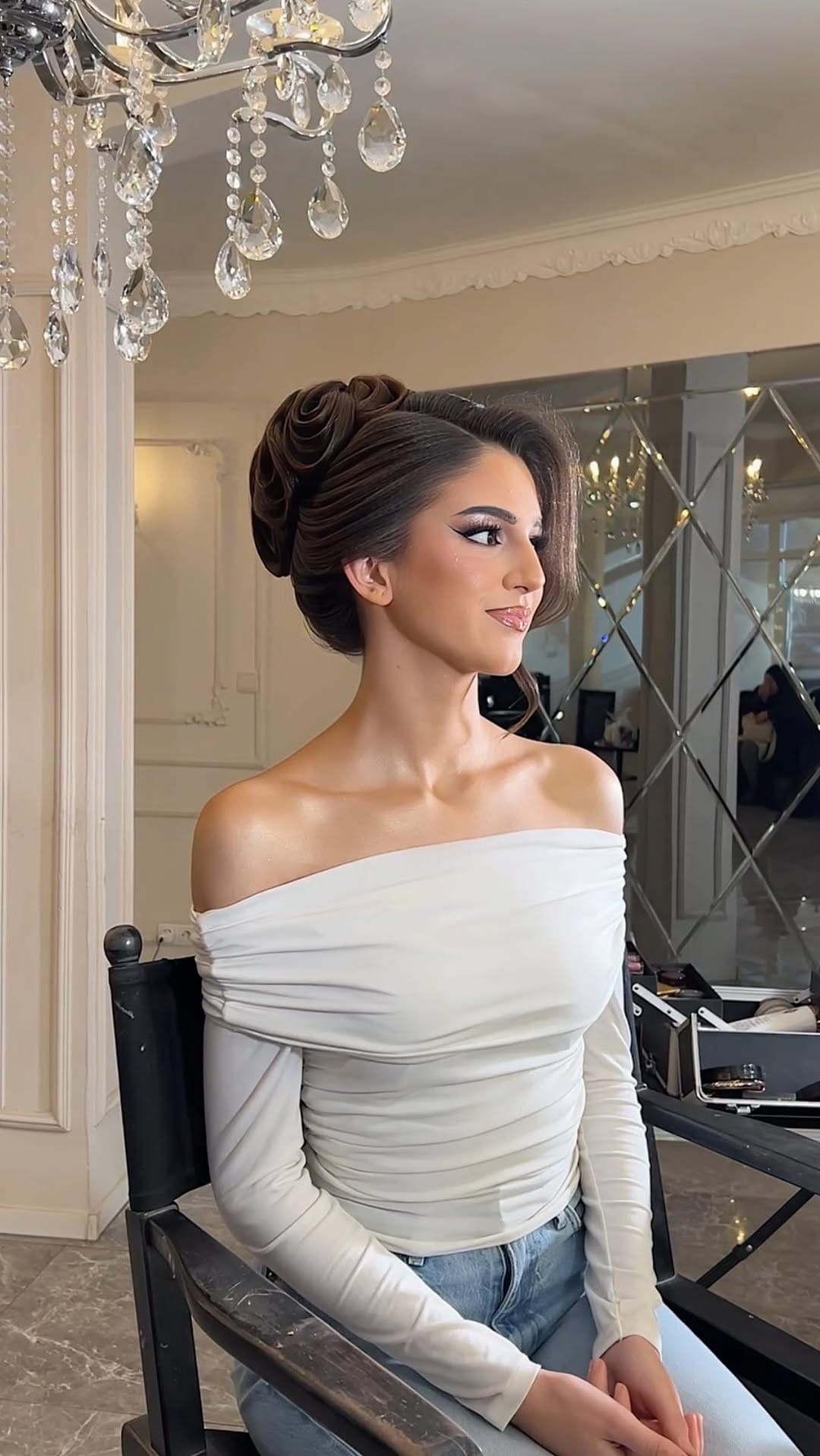 Post 10 by 𝐇𝐚𝐢𝐫&𝐌𝐚𝐤𝐞𝐮𝐩 𝐒𝐭𝐮𝐝𝐢𝐨 𝐊𝐈𝐁𝐀𝐑 𝐃𝐎𝐑𝐔𝐋 on Instagram (video)