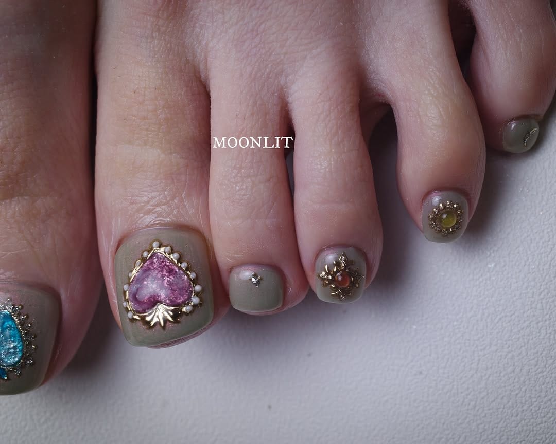 Post 3 by MOONLIT Yuki☾ 表参道ネイルサロン on Instagram (carousel)