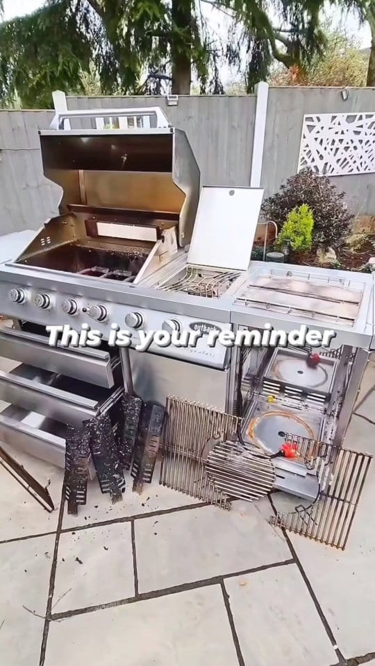 Post 8 by Ovenclean on Instagram (video)