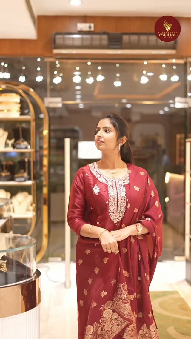 Post 7 by Vaishali Silks on Instagram (video)