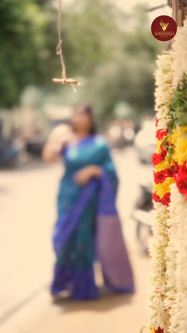 Post 9 by Vaishali Silks on Instagram (video)