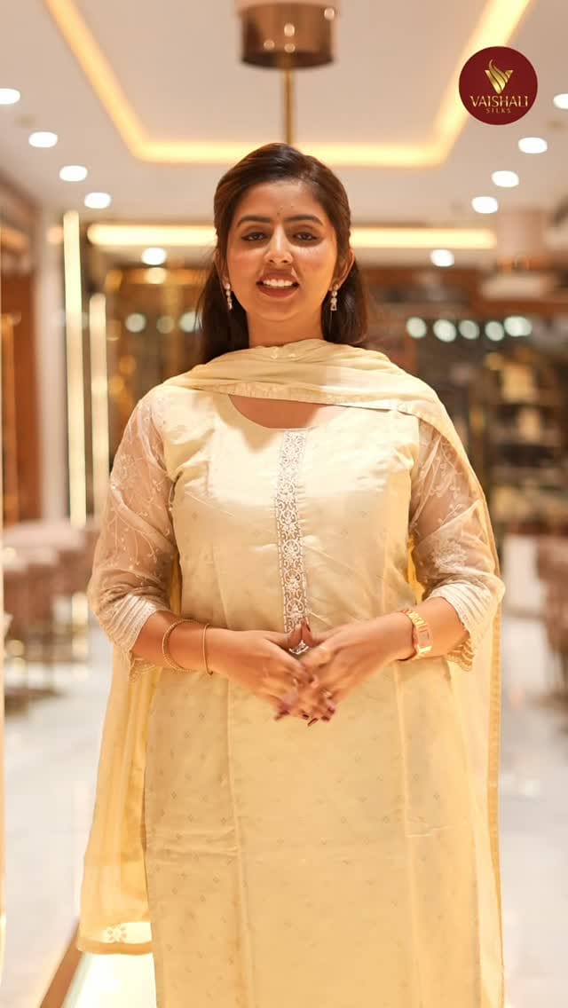 Post 6 by Vaishali Silks on Instagram (video)