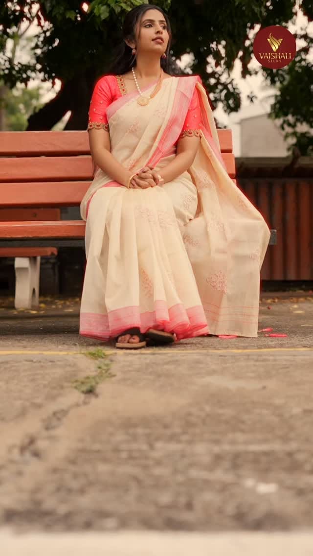 Post 4 by Vaishali Silks on Instagram (video)