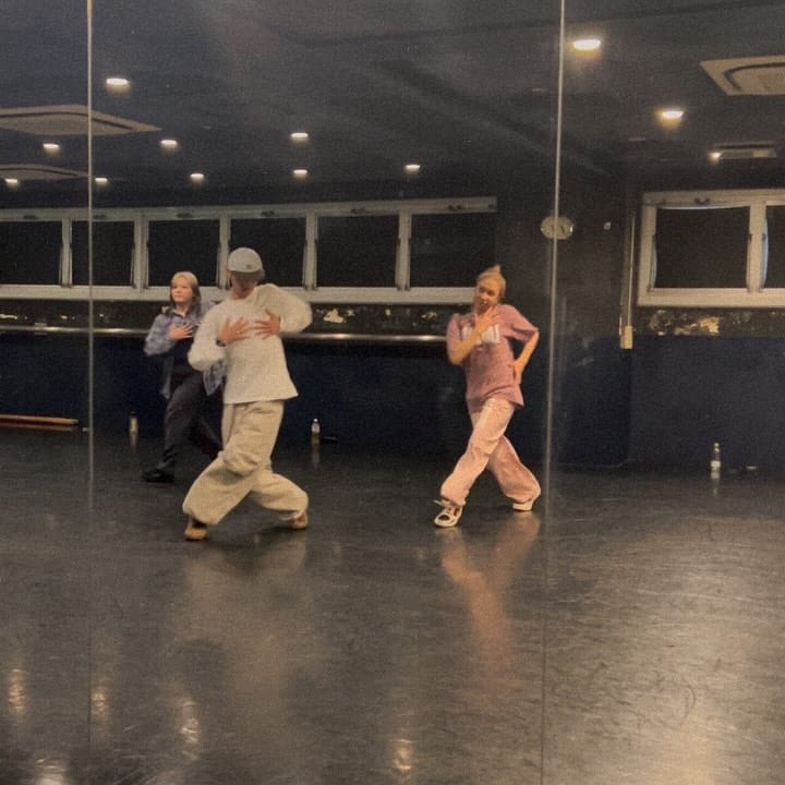Post 3 by リヤナゲ 錦季 Niki Liyanage on Instagram (carousel)