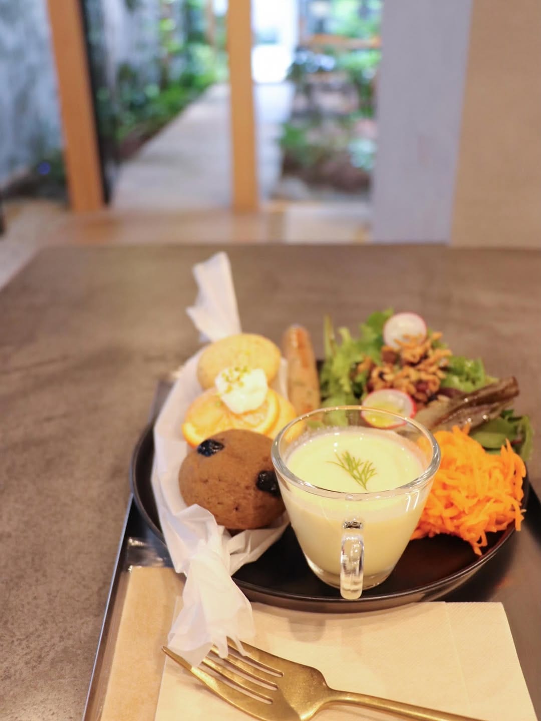 Post 3 by SOKO no muffin on Instagram (image)