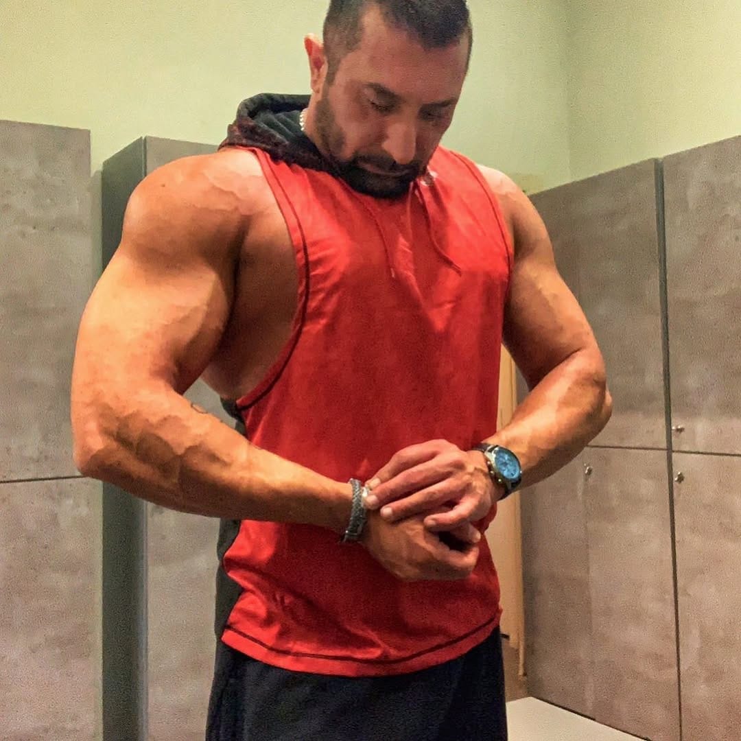 Post 10 by William Saronni on Instagram (image)
