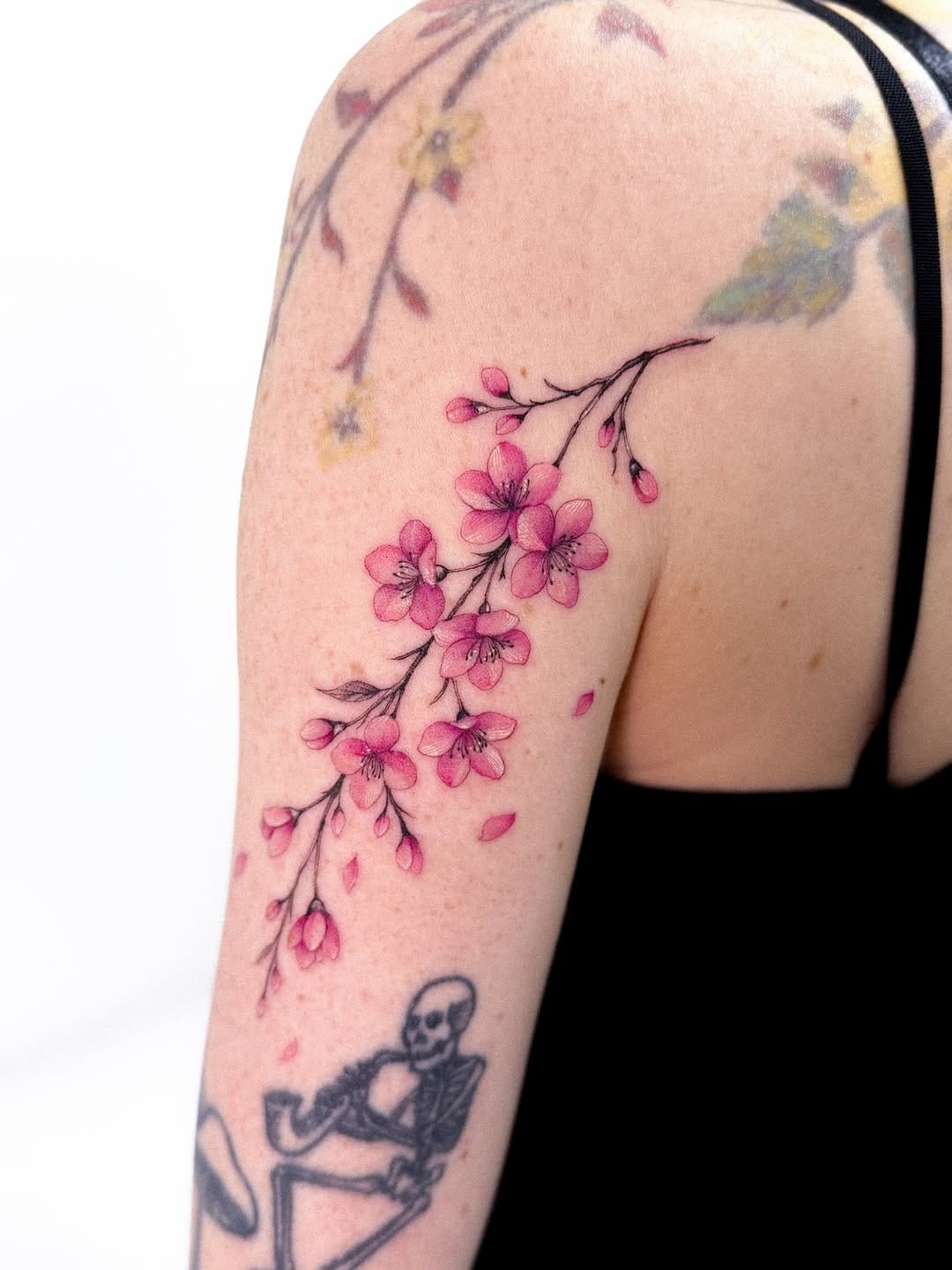 Post 1 by 大阪 • 京都 タトゥー / osakatattoo on Instagram (carousel)
