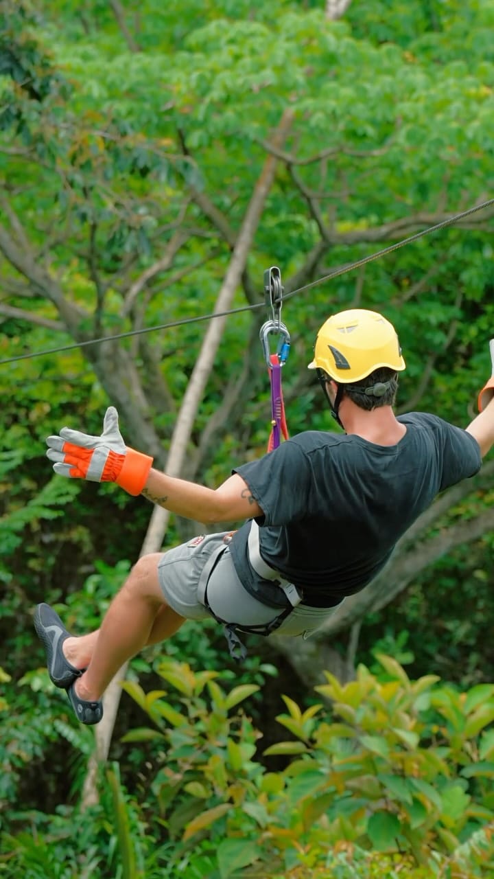 Post 3 by Cristopher Avila on Instagram (video)