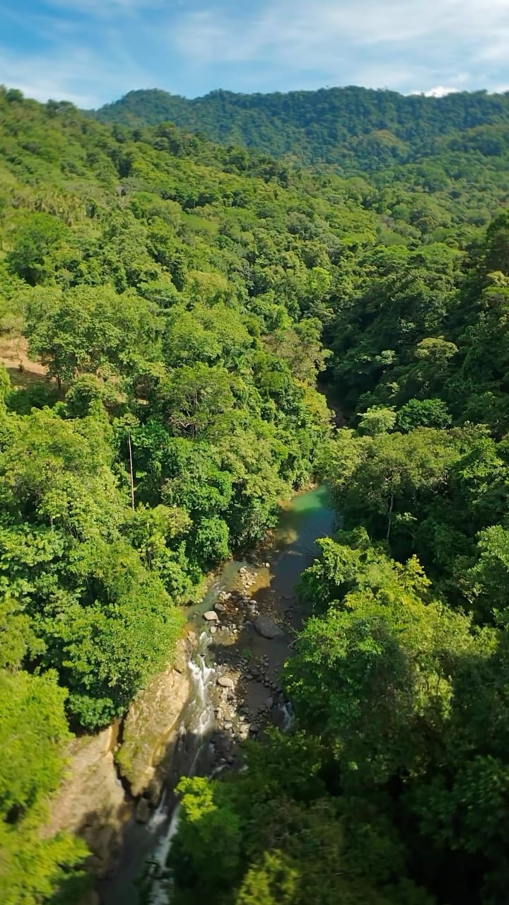 Post 5 by Cristopher Avila on Instagram (video)