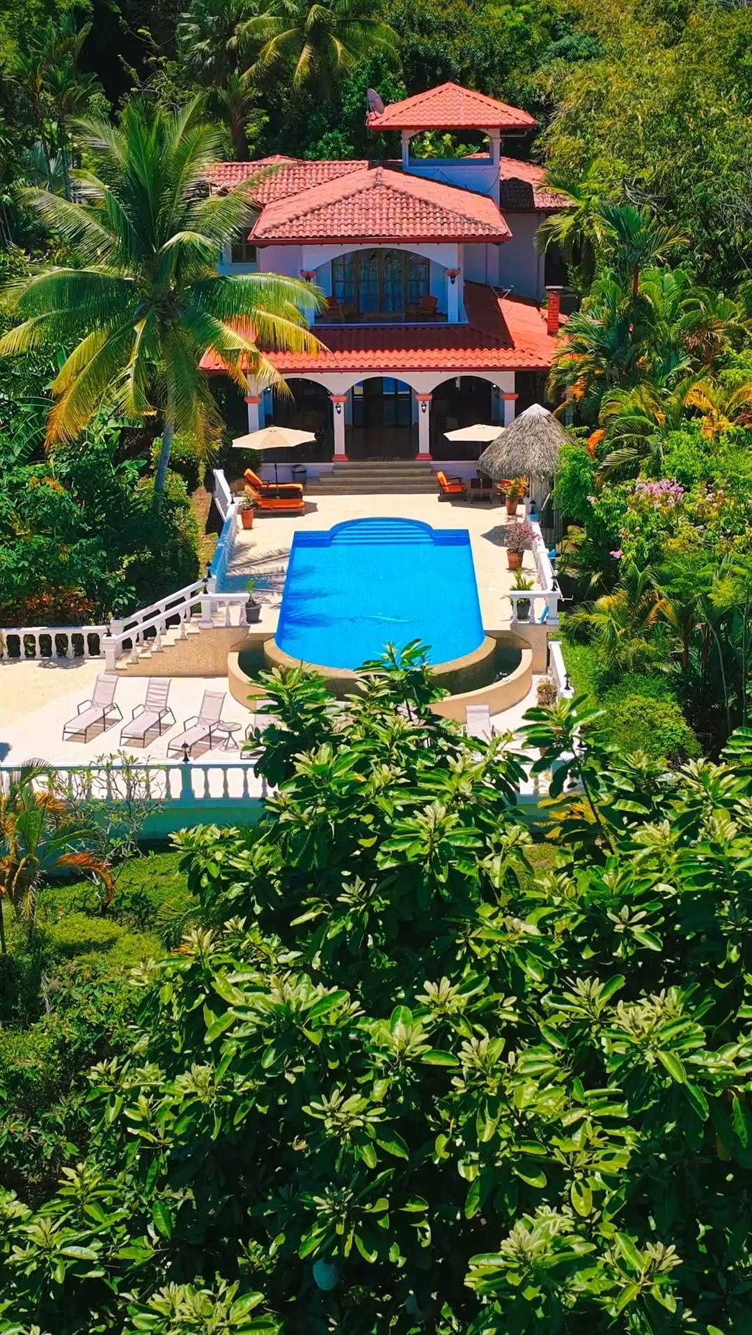 Post 7 by Cristopher Avila on Instagram (video)