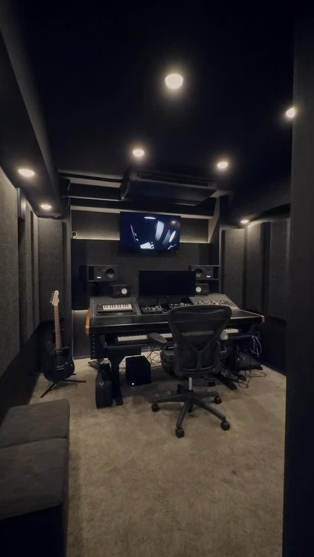 Post 2 by D3adStock ﾃﾞｯﾄﾞｽﾄｯｸ on Instagram (video)