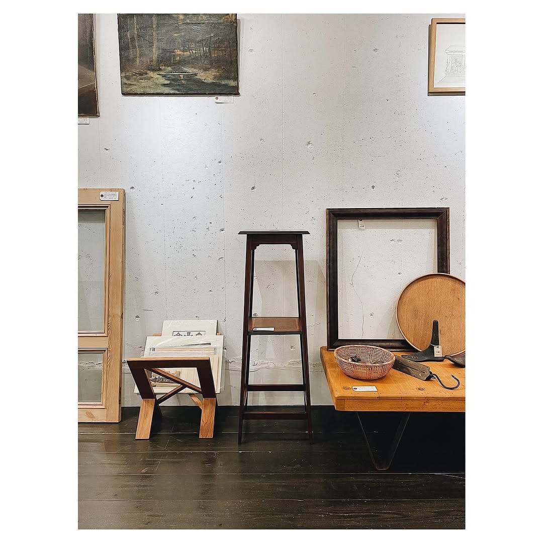 Post 6 by アンティークとヴィンテージ雑貨のお店 on Instagram (carousel)