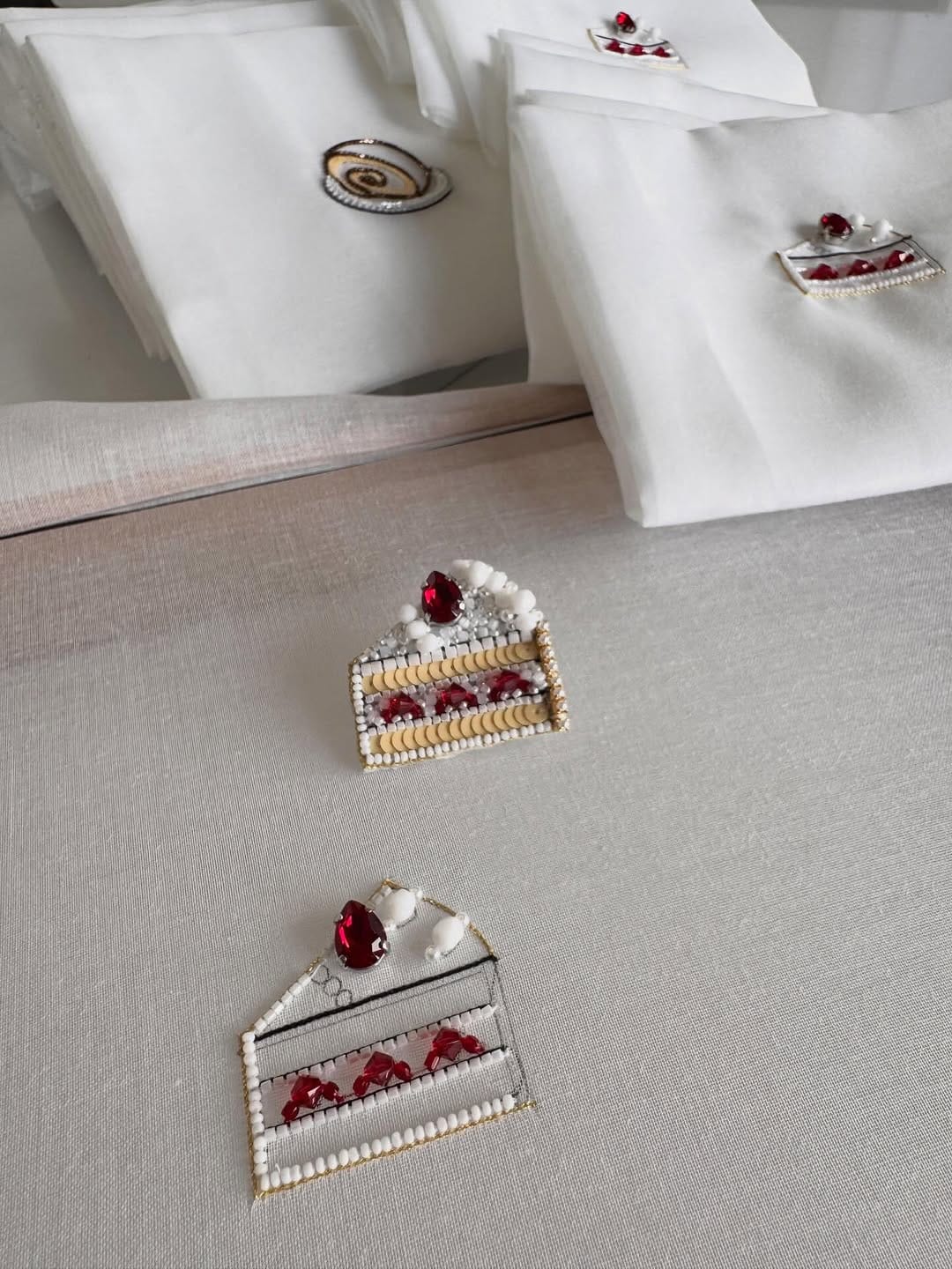 Post 8 by Jeunet | ジュネ🇯🇵オートクチュール刺繍（アリワーク） on Instagram (image)
