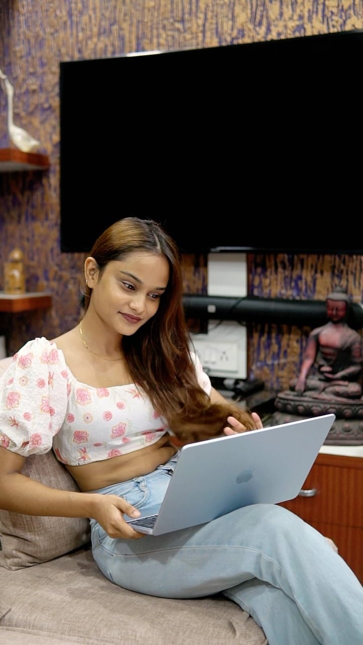 Post 2 by Hritika on Instagram (video)