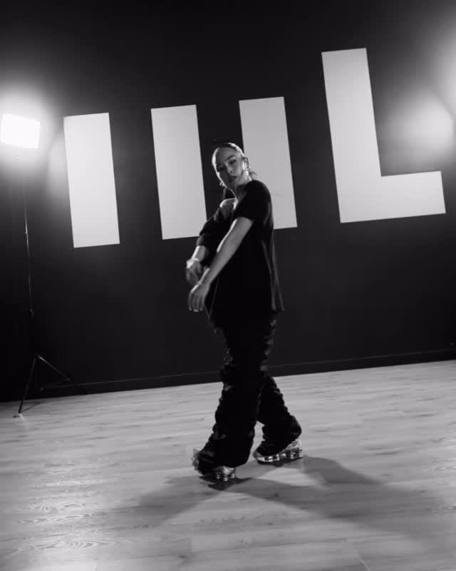 Post 5 by Shiori Murayama on Instagram (video)