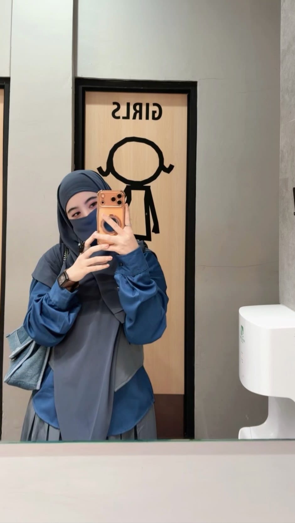 Post 2 by MIRACAHAYA REAL 🫆 on Instagram (video)