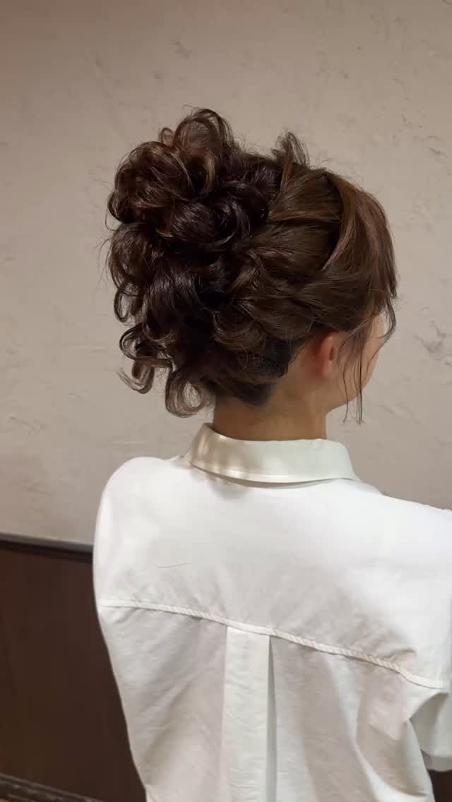 Post 3 by 藤原　愛✴︎hair arrange ヘアアレンジ on Instagram (video)