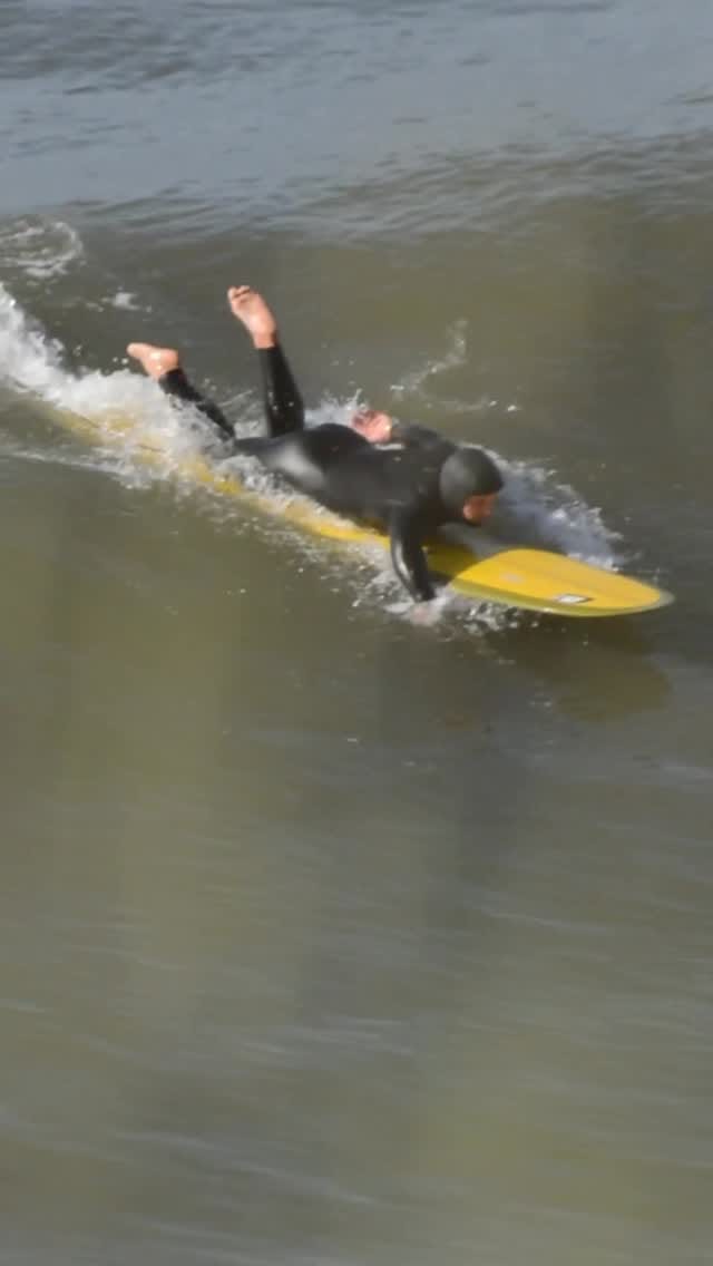 Post 6 by Surfing Fede 🟡 Longboard Surfing on Instagram (video)
