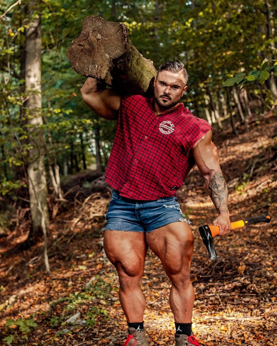 Post 10 by 𝐒𝐢𝐦𝐨𝐧𝐞 𝐁𝐚𝐬𝐬𝐚𝐧𝐞𝐥𝐥𝐢 - 𝐁𝐈𝐆𝐒𝐈𝐌𝐎🦍 on Instagram (carousel)
