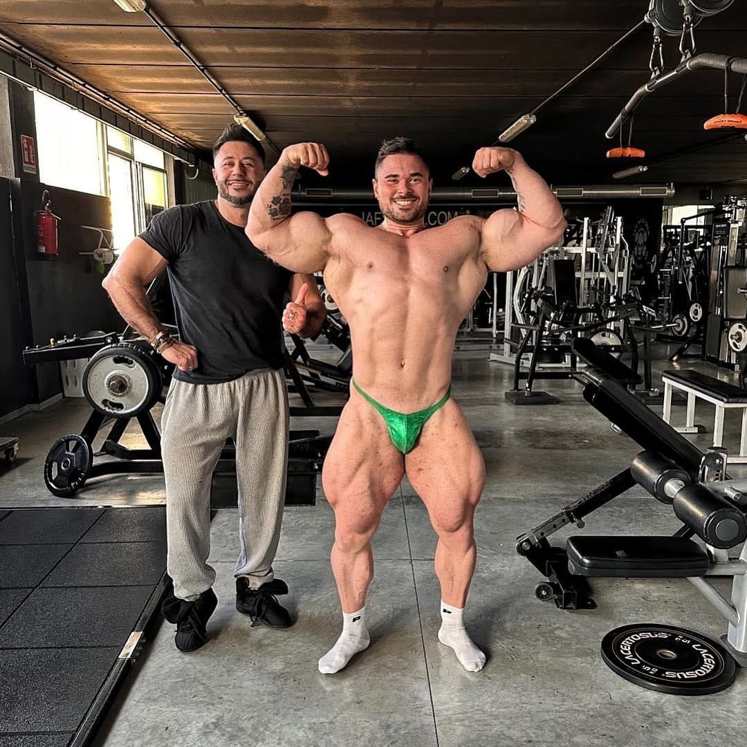 Post 9 by 𝐒𝐢𝐦𝐨𝐧𝐞 𝐁𝐚𝐬𝐬𝐚𝐧𝐞𝐥𝐥𝐢 - 𝐁𝐈𝐆𝐒𝐈𝐌𝐎🦍 on Instagram (image)