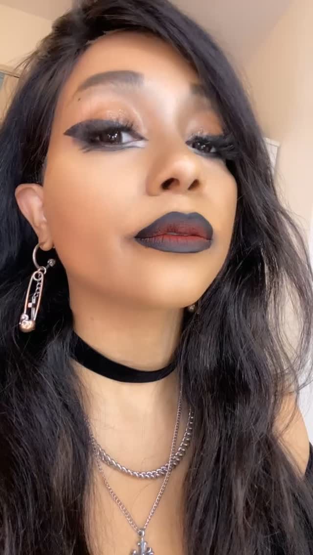 Post 3 by ♡ エボニー ♡ on Instagram (video)