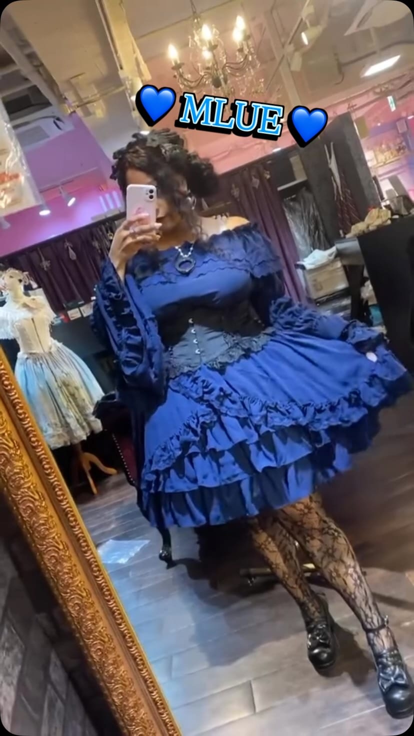 Post 2 by ♡ エボニー ♡ on Instagram (video)