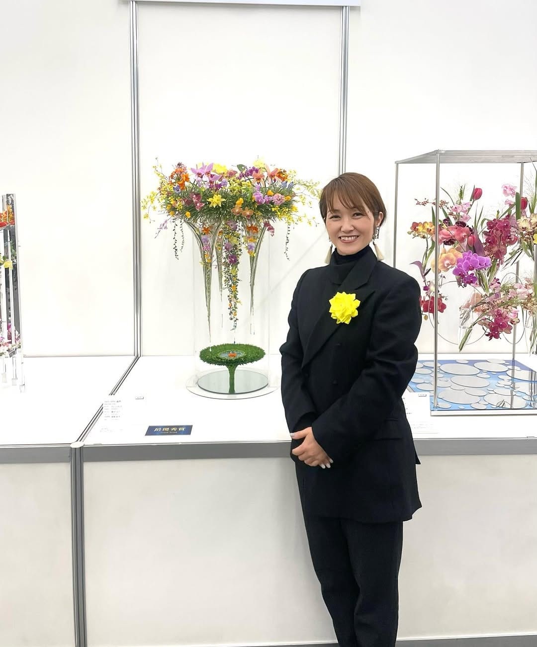 Post 10 by Yoko Takano                 flowerdesign angelique on Instagram (carousel)