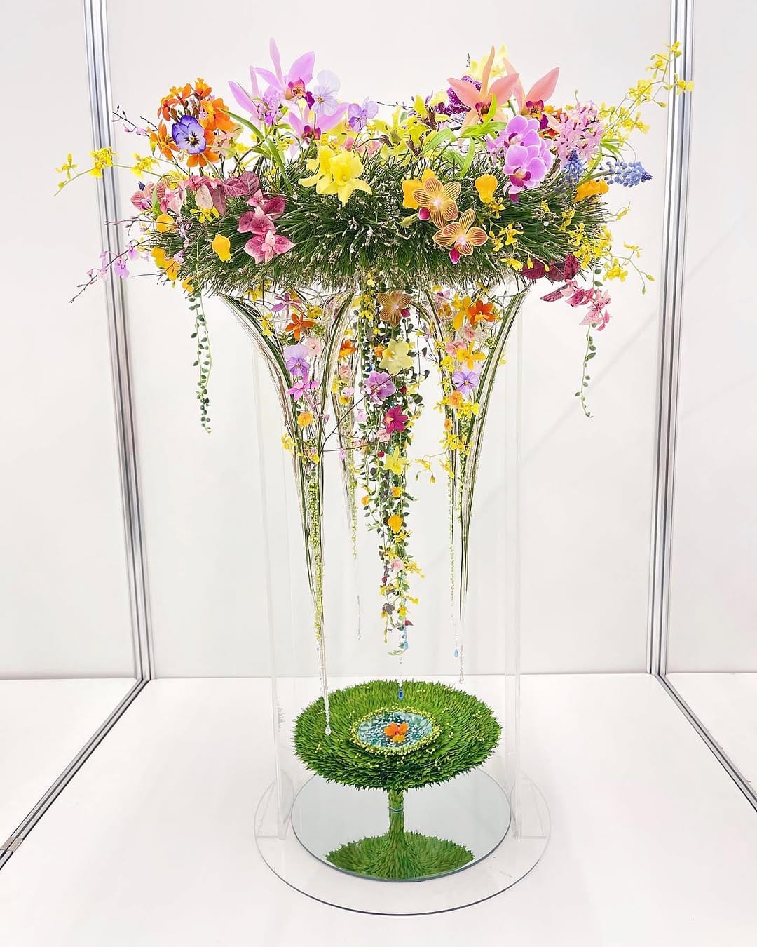 Post 9 by Yoko Takano                 flowerdesign angelique on Instagram (carousel)