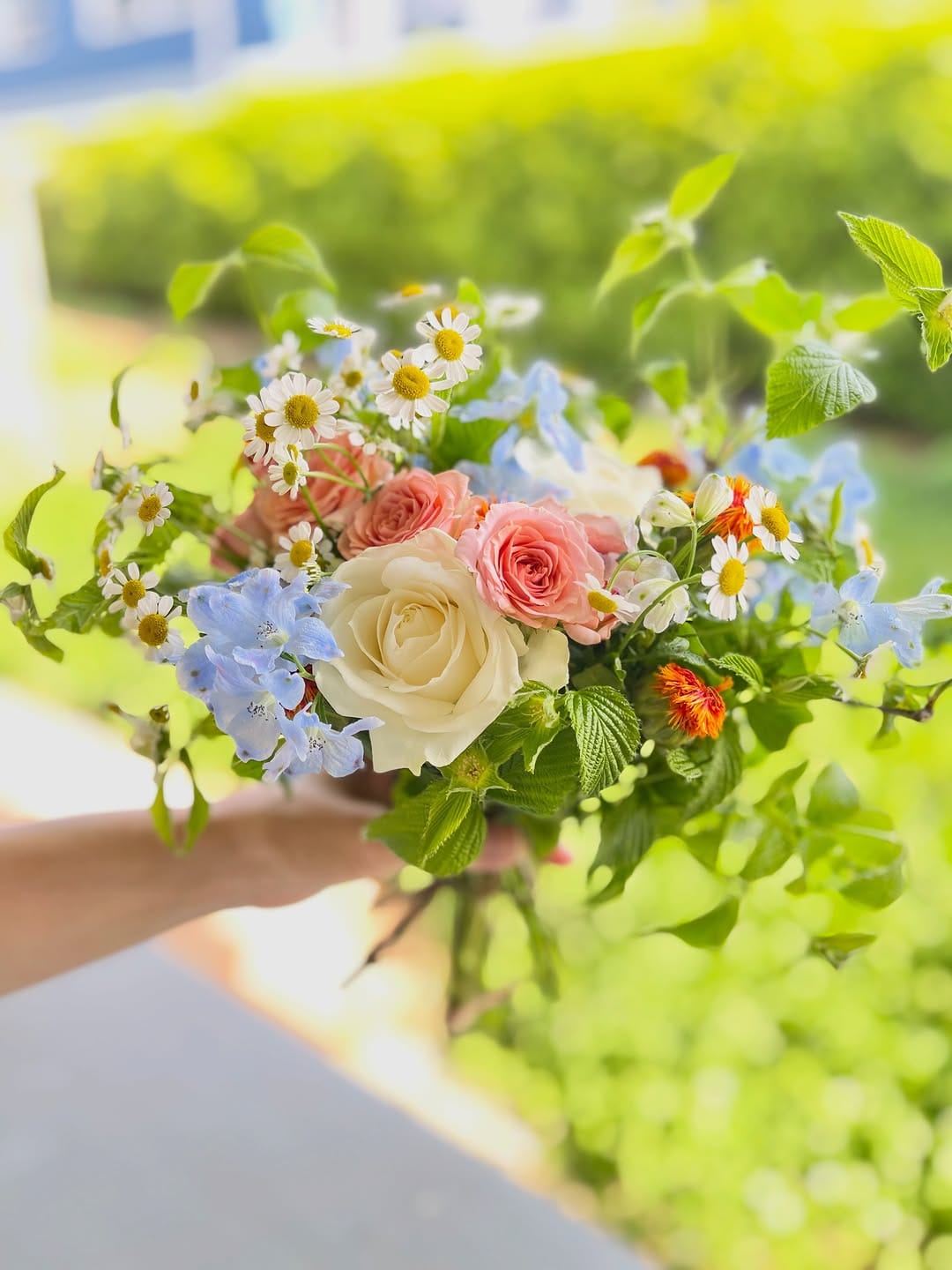 Post 6 by Yoko Takano                 flowerdesign angelique on Instagram (carousel)