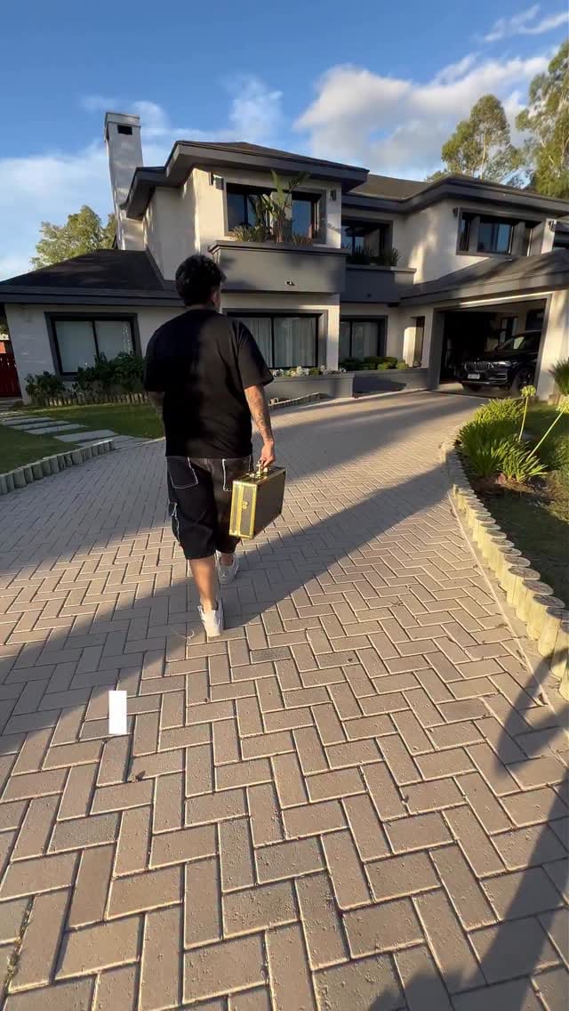 Post 8 by MWMTL7 on Instagram (video)