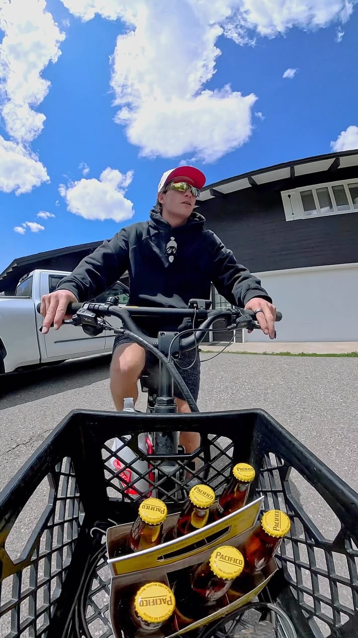 Post 5 by Alex Ferreira on Instagram (video)