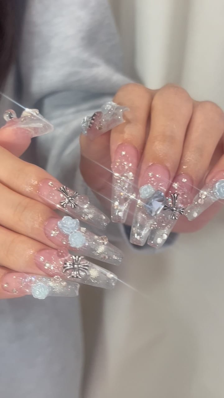Post 6 by ♡⃛.*ﾟRECOPe nail .⋆♡⃛ girly ♡⃛ vintage ♡⃛ kirakira ♡⃛ on Instagram (video)