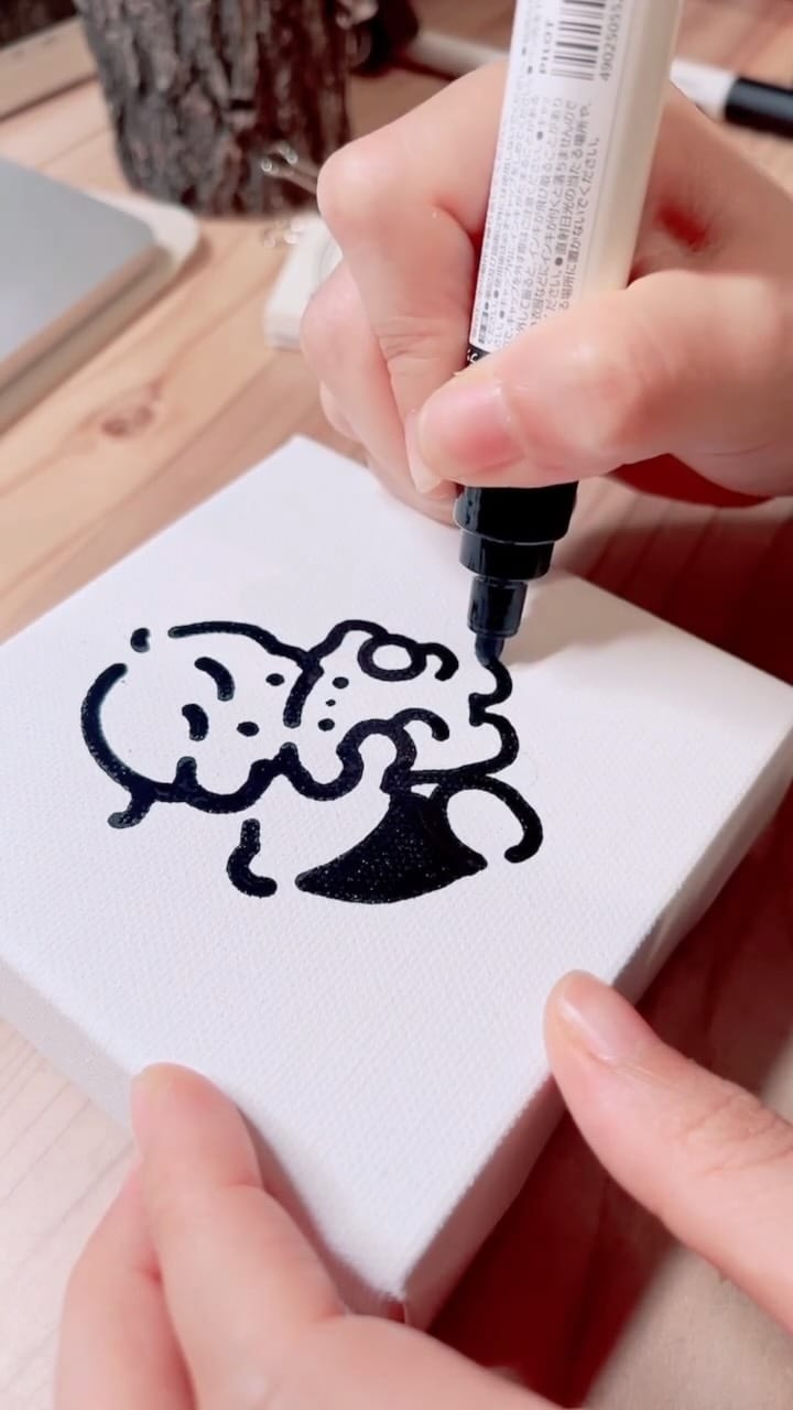 Post 7 by むらまつしおり【三頭身】｜7/3〜YONAGO文具の博覧会(鳥取県米子市) on Instagram (video)