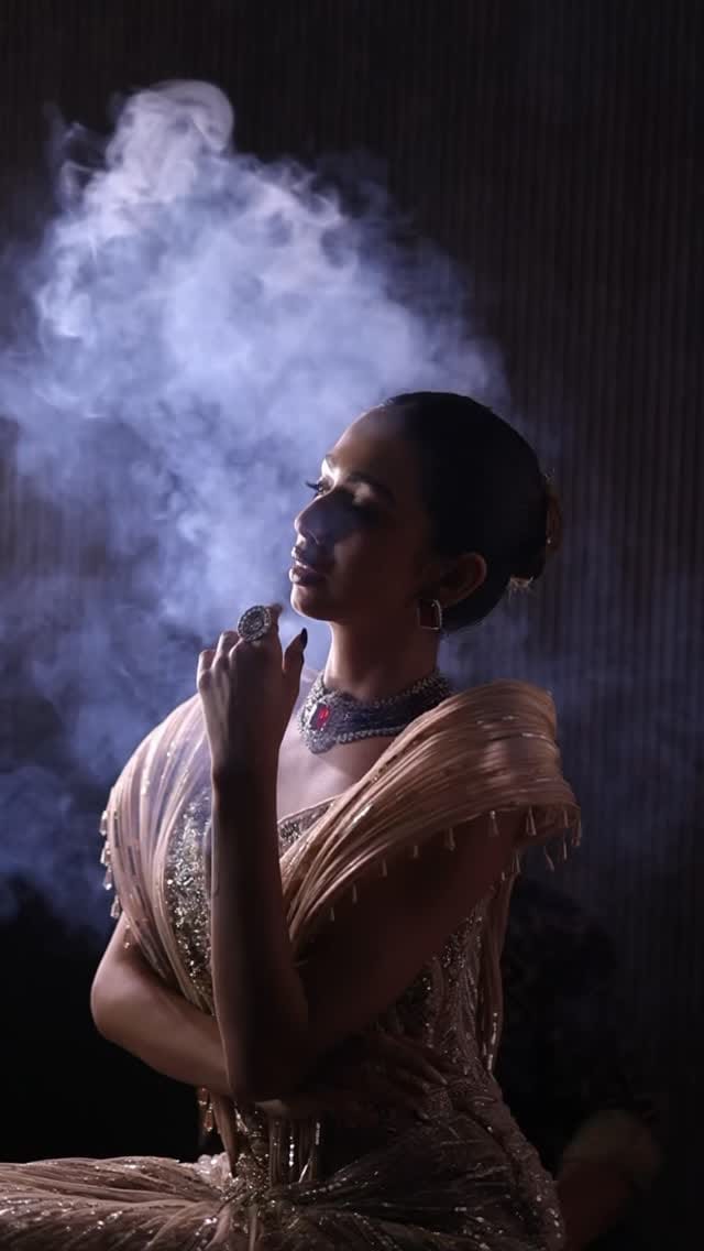 Post 6 by RITEEKA PAUNIKAR (R.P) on Instagram (video)