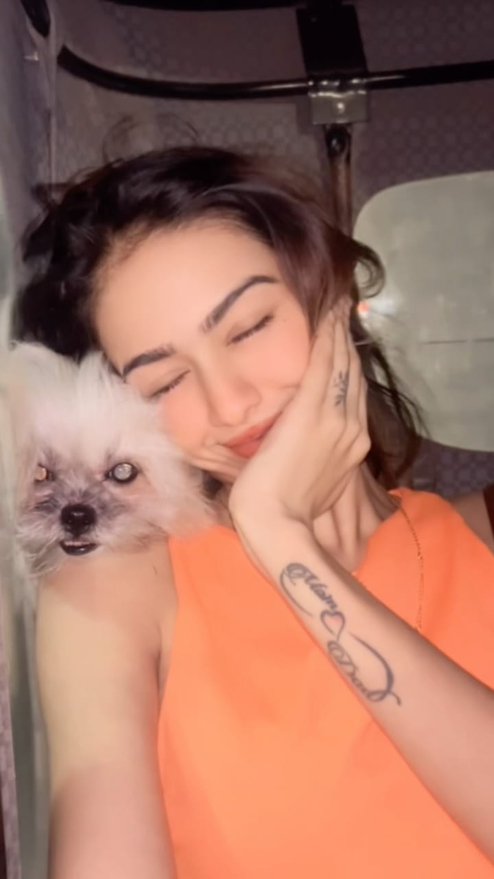 Post 1 by RITEEKA PAUNIKAR (R.P) on Instagram (video)
