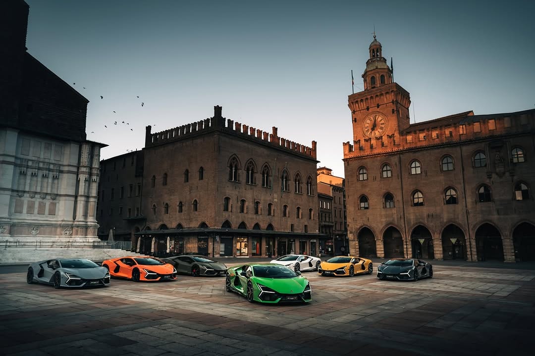 Post 9 by ランボルギーニ大阪/LamborghiniOsaka on Instagram (carousel)