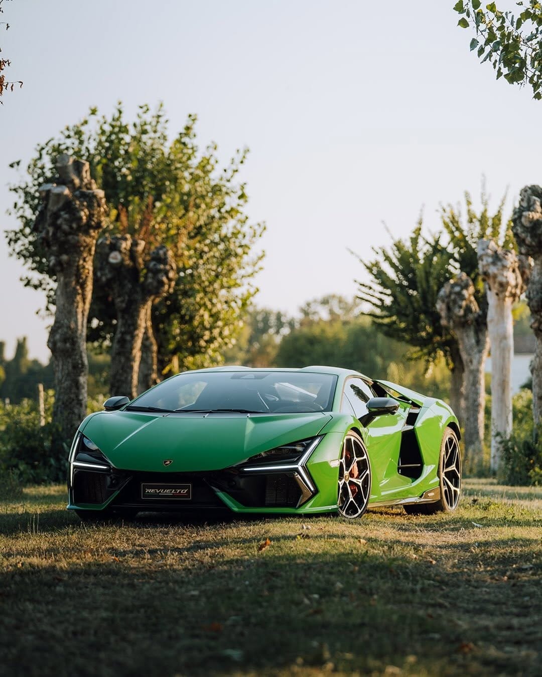 Post 6 by ランボルギーニ大阪/LamborghiniOsaka on Instagram (carousel)