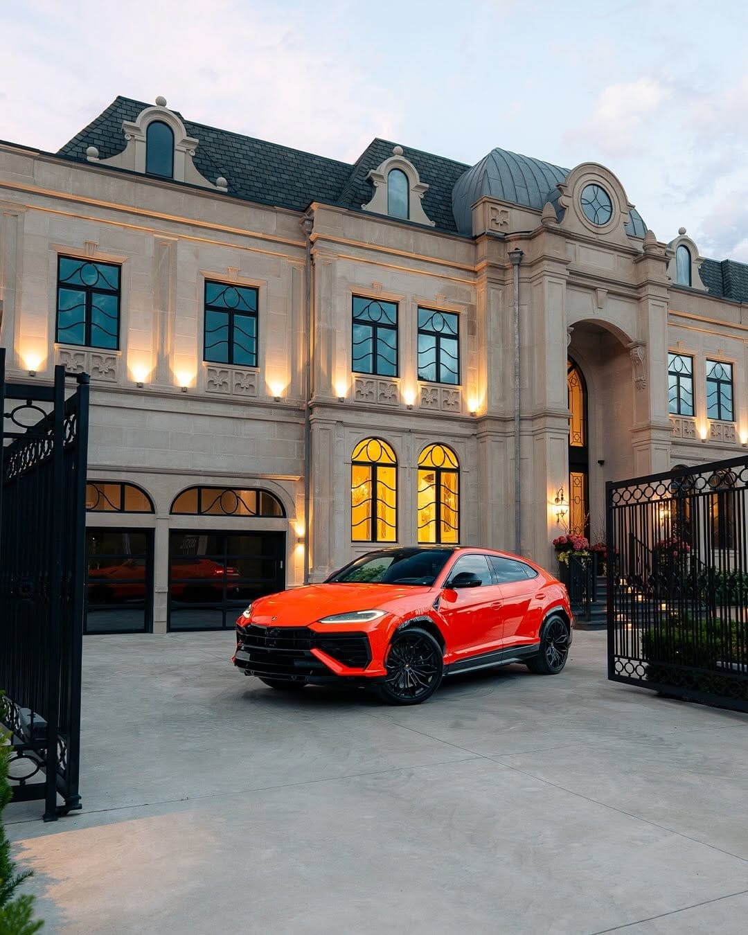 Post 7 by ランボルギーニ大阪/LamborghiniOsaka on Instagram (carousel)