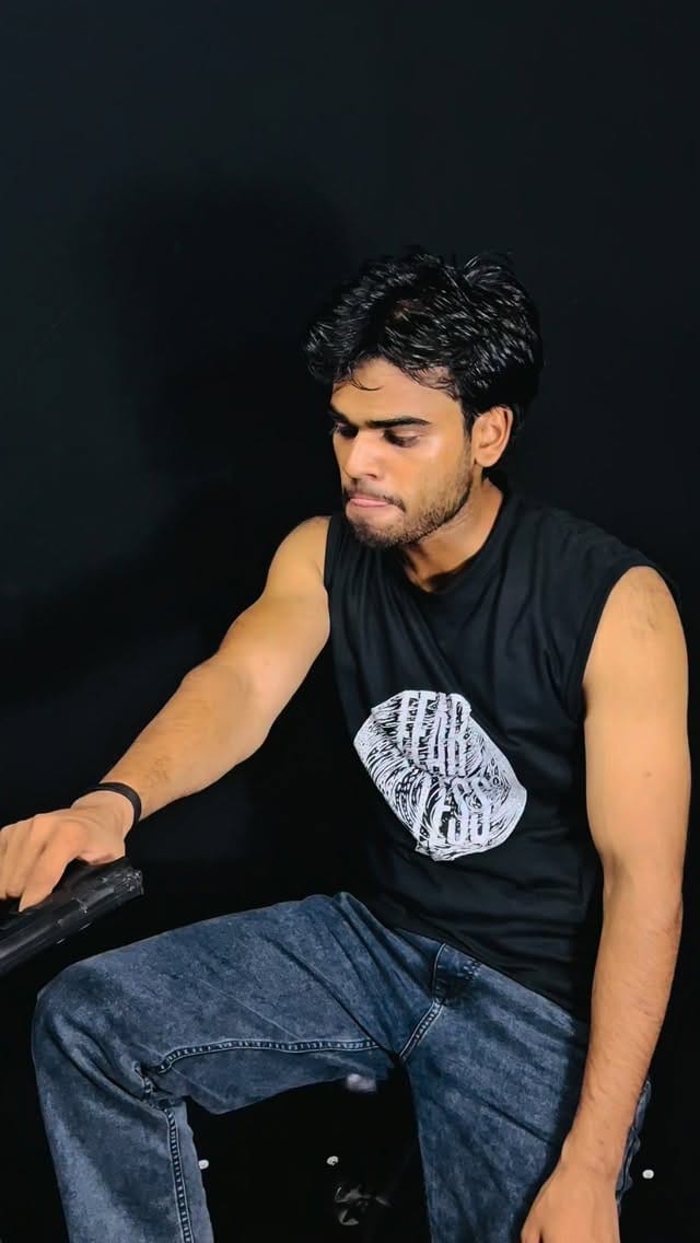 Post 3 by SAMEER KHAN on Instagram (video)