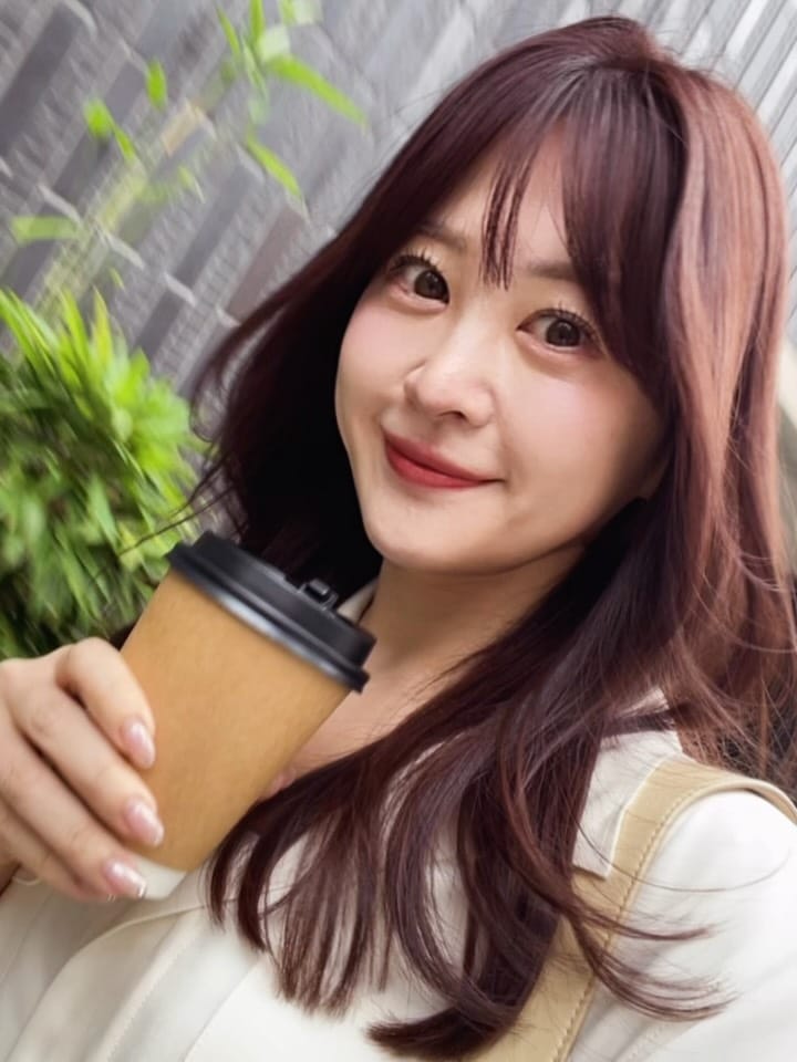 Post 2 by natsuco(나츠코)  歌手 × 丸の内IT系企業で働く会社員 on Instagram (carousel)