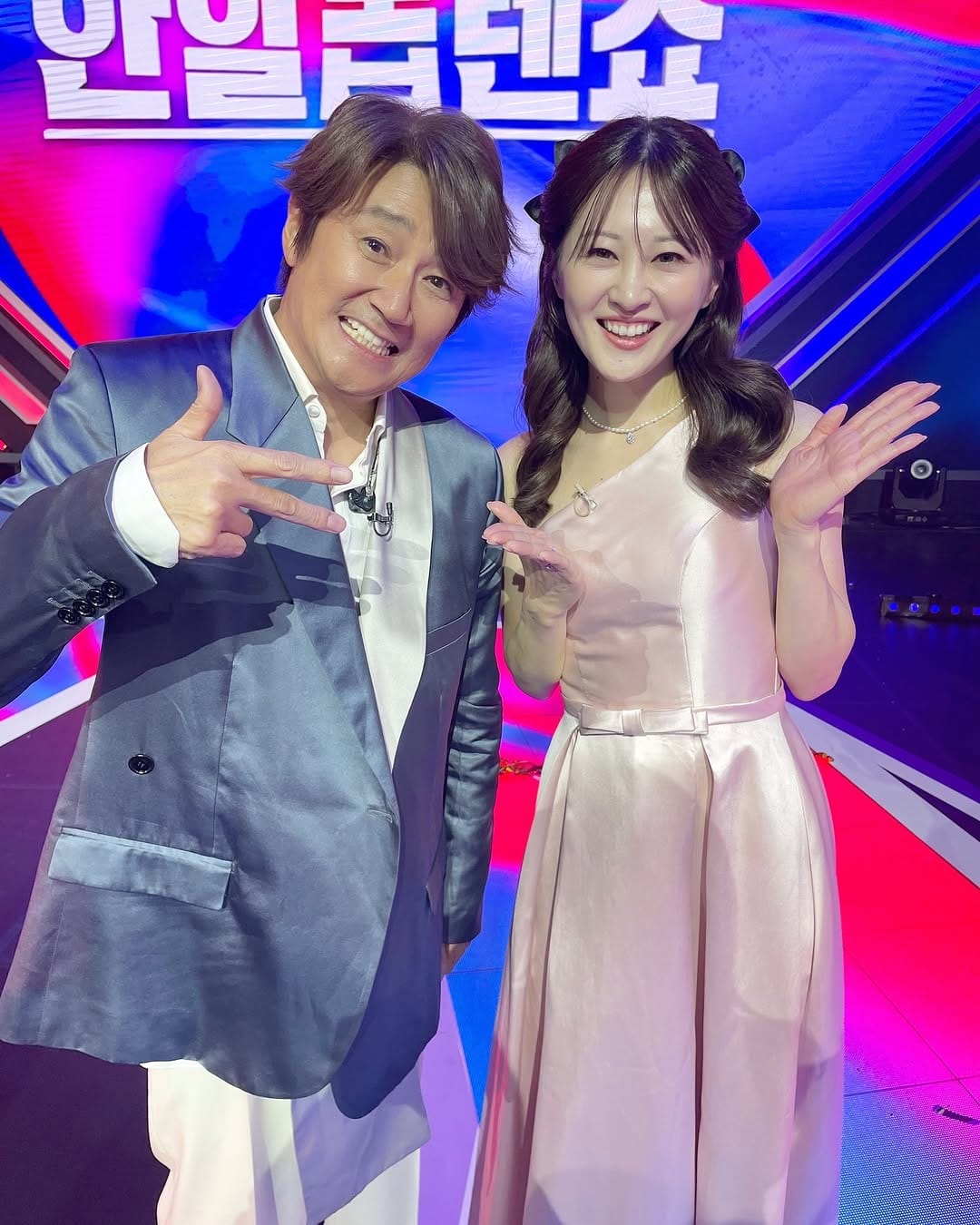 Post 9 by natsuco(나츠코)  歌手 × 丸の内IT系企業で働く会社員 on Instagram (carousel)
