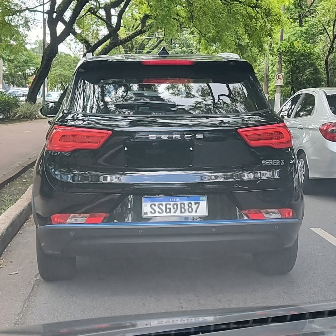 Post 9 by Placa dos Carros on Instagram (carousel)