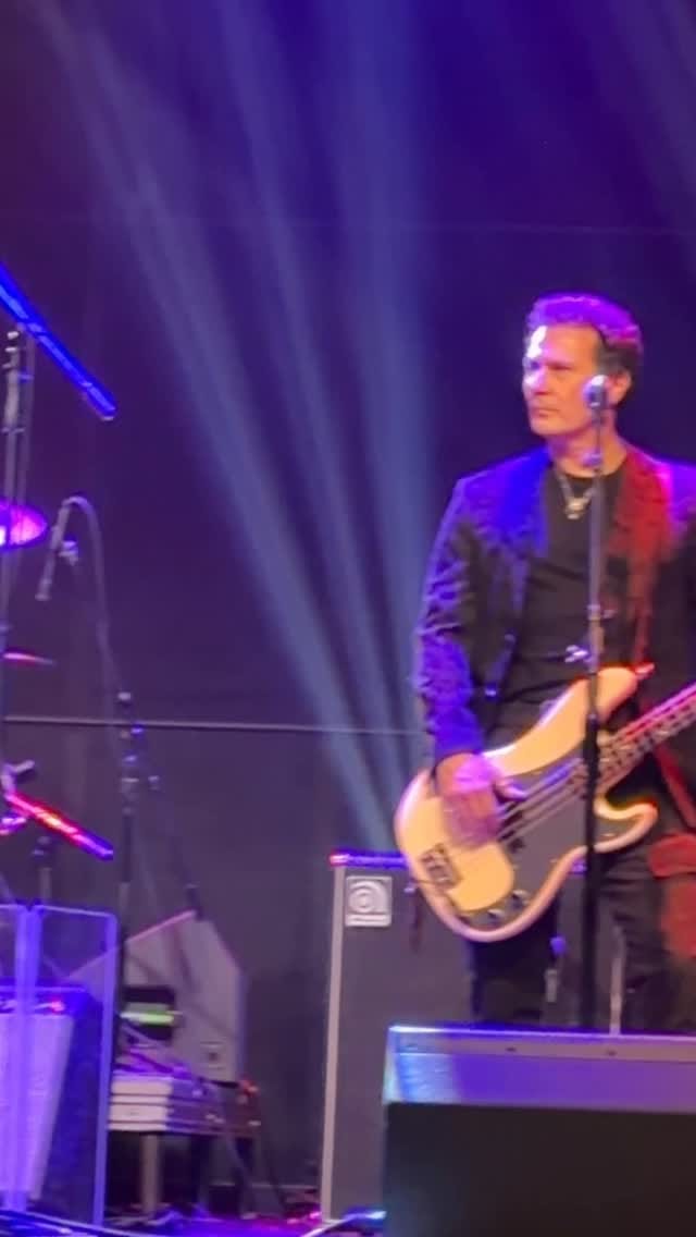 Post 4 by Willie Nile on Instagram (video)